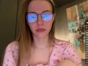 Bongacams Watch Live Sex Cams of -VikkiL0vesCheese-