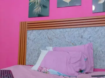 Bongacams Nude Webcam of littleeemiily