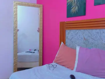 Bongacams Watch Live Sex Cams of littleeemiily