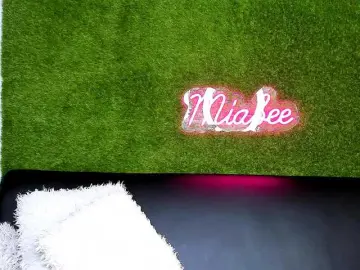 Bongacams Live Porn of MiaBeeX