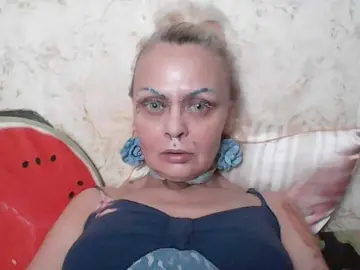 Bongacams Watch Live Sex Cams of GardenerofIllusions