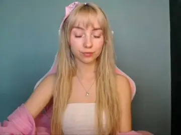 Bongacams Free Porn Cam of LuciaGlow