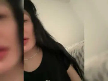 Bongacams Sex Cam of pinklildoll