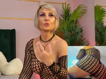 Bongacams Best Webcam of KirraWhite