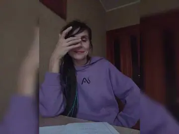 Bongacams Watch Live Sex Cams of Hellenalonenochka