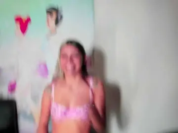 Bongacams Nude Webcam of AmazingGroupHot69