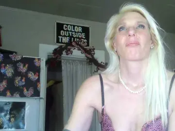 Bongacams Watch Live Sex Cams of mylfGlama