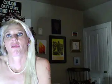 Bongacams Watch Live Sex Cams of mylfGlama