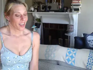 Bongacams Sex Cam of mylfGlama