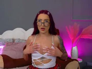 Bongacams Free Porn Cam of CrystalRed