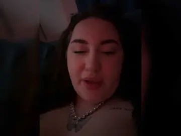 Bongacams Watch Live Sex Cams of MoonAura