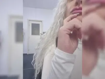 Bongacams Watch Live Sex Cams of MoonLove13