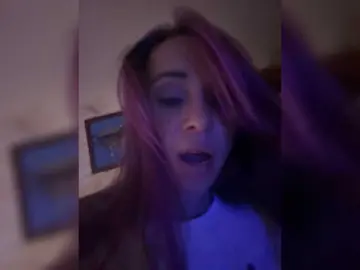 Bongacams Free Porn Cam of VIP17CoupleDream