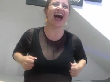 Bongacams Watch Live Sex Cams of DeboraCienfuegos25