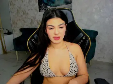 Bongacams Watch Live Sex Cams of SnowingWinter