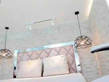 Bongacams Watch Live Sex Cams of CeleneMidnight