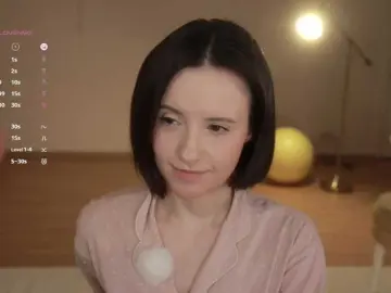 Bongacams Free Porn Cam of -FemaleEssence-