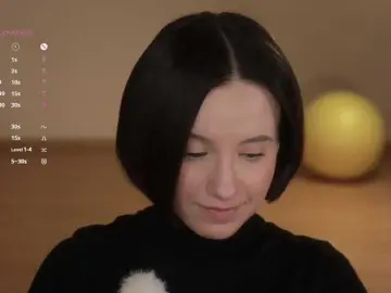 Bongacams Free Porn Cam of -FemaleEssence-