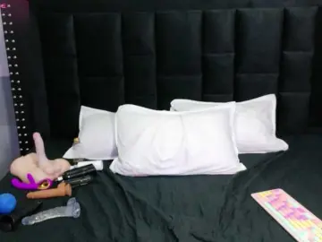 Bongacams Watch Live Sex Cams of petitelittleebony