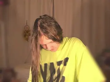 Bongacams Watch Live Sex Cams of Cute-Lolly