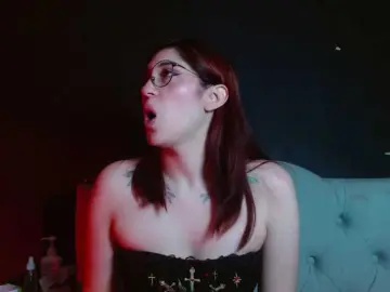 Bongacams Free Live Porn of Red-moonn