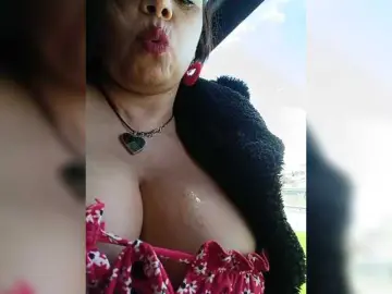 Bongacams Free Live Porn of AlexaBrown12