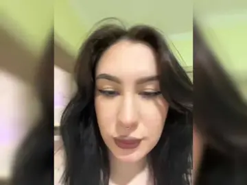 Bongacams Free Live Porn of CurvyWoman-