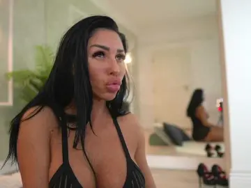 Bongacams Sex Cam of MyaBlack