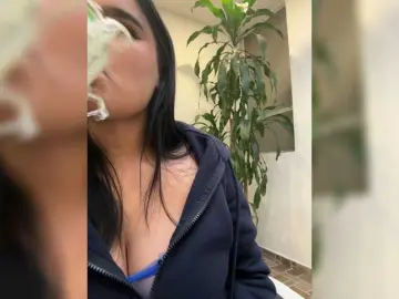 Bongacams Free Live Porn of MiiaaCarter