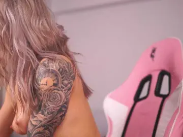 Bongacams Live Sex Cam of NyrobiNova