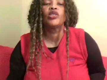Bongacams Sex Cam of MyDDBOOBIES