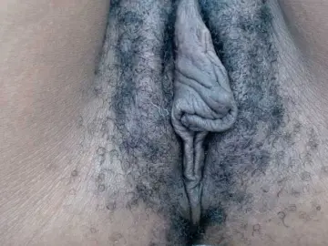 Bongacams Watch Live Sex Cams of Skinybitchx