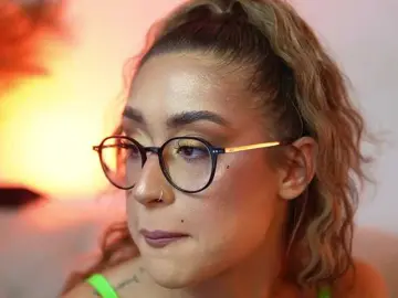 Bongacams Live Sex Cam of AileenKiss