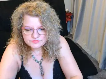 Bongacams Sex Cam of maggiemilff68