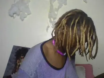 Bongacams Free Porn Cam of freakcurvy8