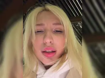 Bongacams Free Porn Cam of EwaBrown