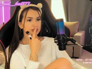 Bongacams Nude Webcam of Supergirl7771