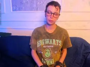 Cam4 Live Sex Cam of AliceMadnes