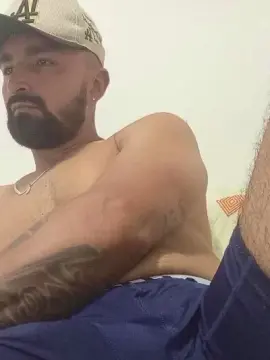 Cam4 Live Sex Cam of Reynols0523