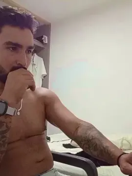 Cam4 Live Sex Cam of Reynols0523