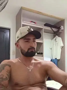 Cam4 Free Live Porn of Reynols0523