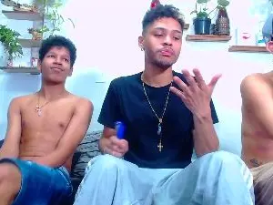 Cam4 Live Sex of Lunar_Boys