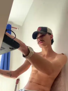 Cam4 Live Sex Cam of branquinho62go