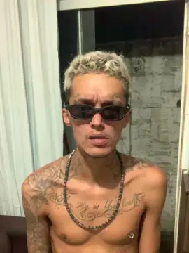 Cam4 Live Porn of juninhocria_hot