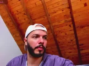 Cam4 Free Live Porn of Tom_Bailey