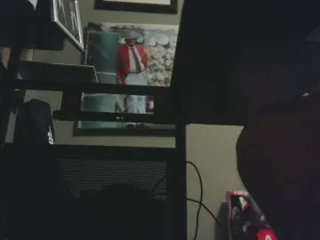 Cam4 Live Porn of hairystrokr