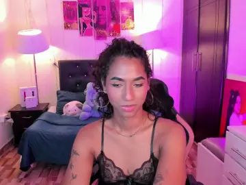 Cam4 Watch Live Sex Cams of alicemassiel