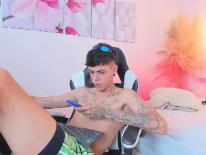 Cam4 Live Porn of tommy_valverde