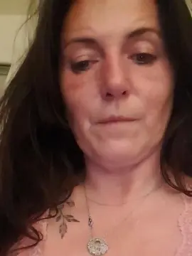 Cam4 Free Live Porn of Desiree1951