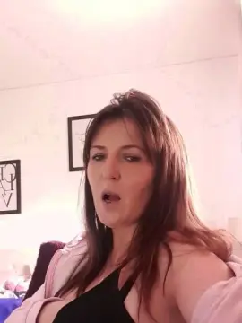 Cam4 Adult Video Chat of Desiree1951